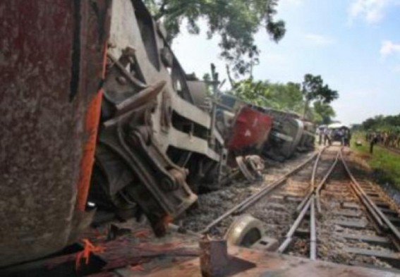 Train derailment in Bangladesh leaves 1 dead