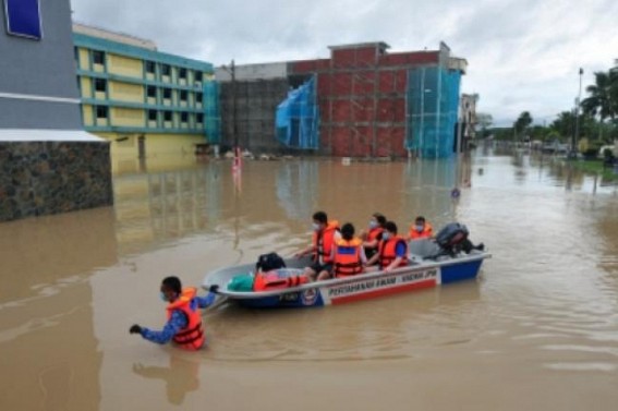 Floods displace over 6,500 people in Malaysia