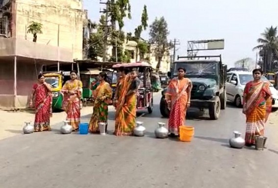 Locals blocked road protesting water crisis problems
