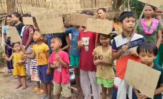 Massive Drinking Water Crisis forced Public to Block Rishyamukh-Jolaibari Road from 5 AM : Vehicle movement disrupted for hours