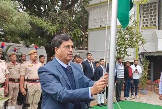 CM hoisted National Flag on R-Day CM hoisted National Flag on R-Day