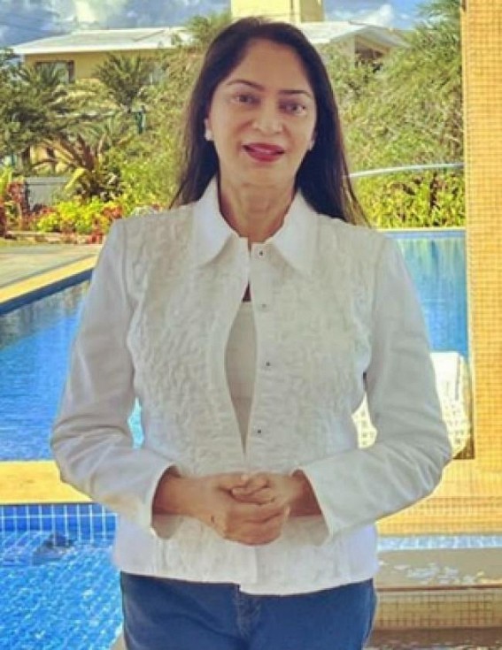 Simi Garewal cracks up internet with funny joke on Delhi pollution Simi Garewal cracks up internet with funny joke on Delhi pollution