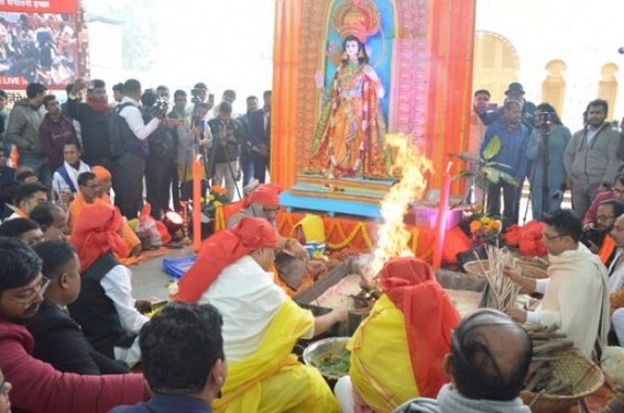 CM Manik Saha offered Prayers to Lord Ram : Hundreds of People gathered at Agartala Durga Bari to witness the moment