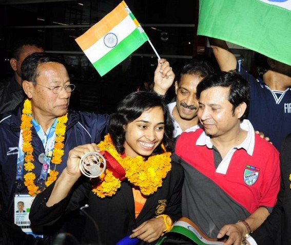 Dipa arrives Delhi : President congratulates Dipa,  CWG medal winners 