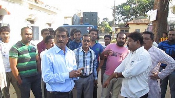 Tripura Sundari Hospital : Angry people vents anger against efforts to cripple hospital : SDM brings situation under control Tripura Sundari Hospital : Angry people vents anger against efforts to cripple hospital : SDM brings situation under control