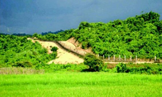Monsoon hits Indo-Bangla border fencing works Monsoon hits Indo-Bangla border fencing works