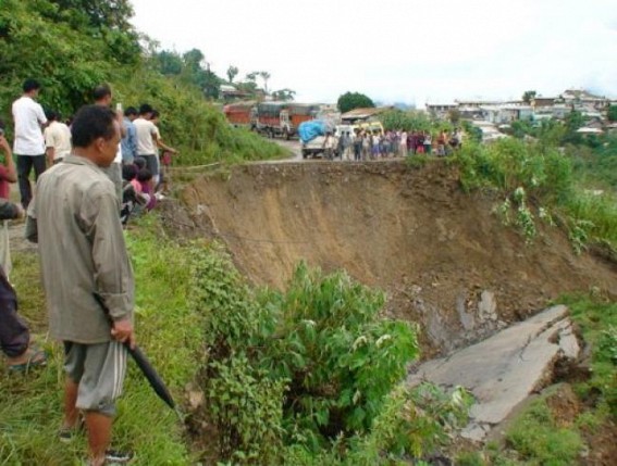 Landslide at NH 44 halts supply, veg price hike