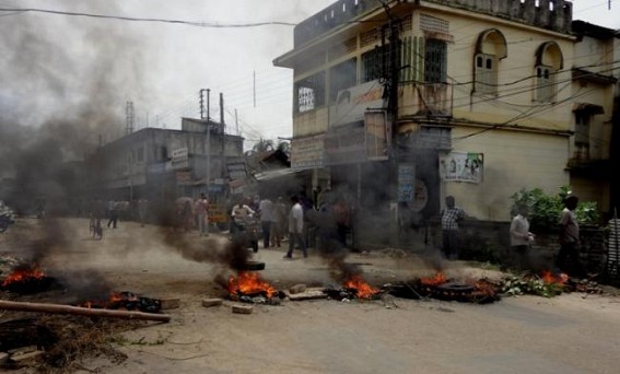 Unruly situation prevails in Udaipur over shifting to District Hospital,Tepania : Under pressure authorities promise to provide all facilities within 15 days Unruly situation prevails in Udaipur over shifting to District Hospital,Tepania : Under pressure authorities promise to provide all facilities within 15 days