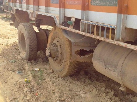 Theft of Truck Equipments : Owner to lodge case in police Court 
