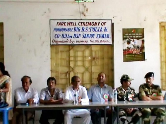 BSF DIG B S Tolia, Commandant Sanjoy Kumar accorded warm farewell BSF DIG B S Tolia, Commandant Sanjoy Kumar accorded warm farewell