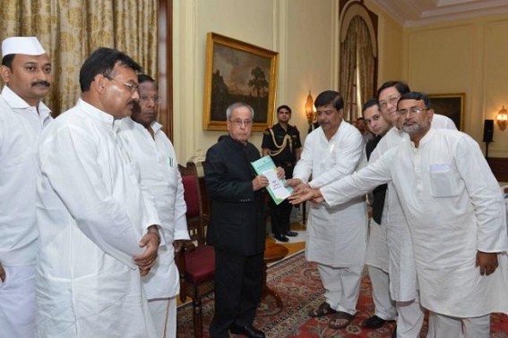 Tripura Congress meets Prez, blames Manik and CPI-M Govt. for Chit fund scams: â€˜BJP saving CPI-M from CBI probeâ€™; says Narayanswami