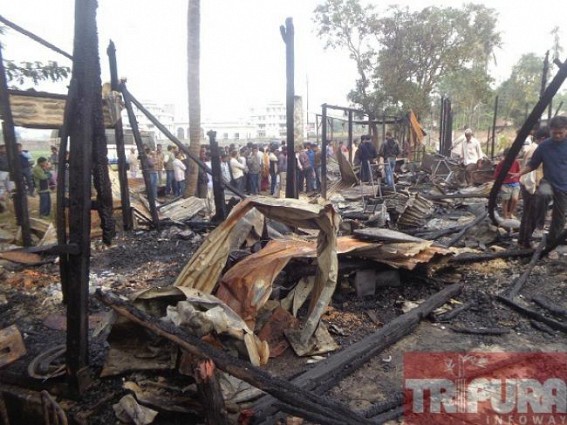 3 cylinders blast, 9 shops burnt into ashes, panic gripped at Udaipur 3 cylinders blast, 9 shops burnt into ashes, panic gripped at Udaipur