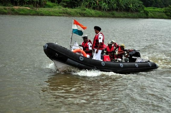 Smuggling of drugs, arms rampant across twelve kilometer unfenced Indo-Bangla international border at Sonamura: India to tighten vigil along Indo-Bangla border; BSF DIG B S Tolia talks to TIWN Smuggling of drugs, arms rampant across twelve kilometer unfenced Indo-Bangla international border at Sonamura: India to tighten vigil along Indo-Bangla border; BSF DIG B S Tolia talks to TIWN