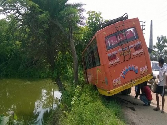 Pathetic condition of roads risking lives on Udaipur-Amarpur NH-44 Highway, â€œManik dreams for smart city but State people die everyday on broken-roadsâ€: State BJP Chief Sudhindra Dasgupta talks to TIWN