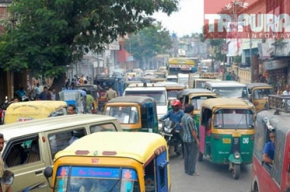 Improper management of traffic on the roads leads to chaos, role of traffic department questioned Improper management of traffic on the roads leads to chaos, role of traffic department questioned