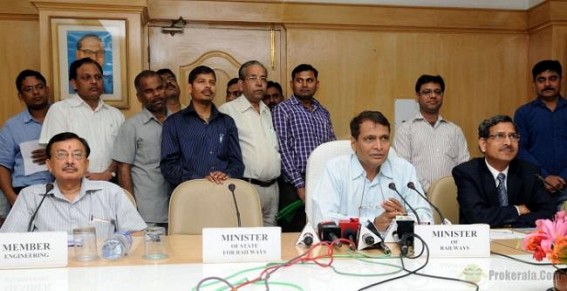 Railway Minister flags off the first goods train from Lumding to Silchar: Tripura's broad gauge dream runs high Railway Minister flags off the first goods train from Lumding to Silchar: Tripura's broad gauge dream runs high