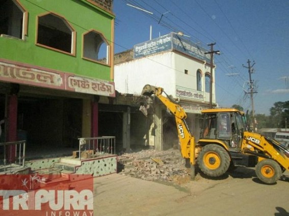 Bulldoze of shops begins at Udaipur for double lane expansion work