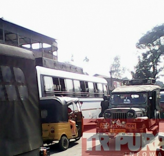 Kamalpur: Traffic jam and lack of control disrupted Halhali market