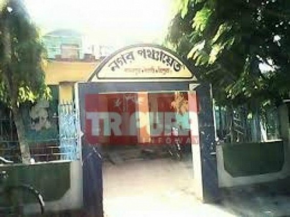 Kamalpur: Nagar Panchayat launched drive against illegal construction beside the road Kamalpur: Nagar Panchayat launched drive against illegal construction beside the road