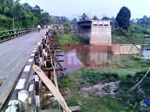 Amarapur : CM Manik Sarkarâ€™s blame game continues: Amarpur Rangamati Wooden Bridge remained unsloved after 15 years  