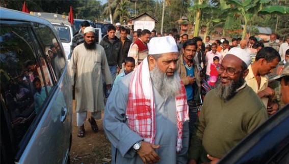 Assam Assembly Election 2016 : Badruddin Ajmal gives sleepless nights to CM Gogoi : King-maker or spoiler in Assam politics? Assam Assembly Election 2016 : Badruddin Ajmal gives sleepless nights to CM Gogoi : King-maker or spoiler in Assam politics?