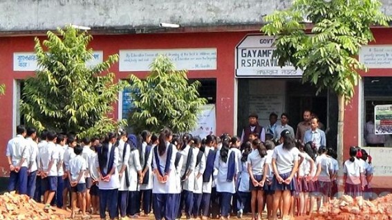Kalyanpur : Anti-Worms tablets distributed between students Kalyanpur : Anti-Worms tablets distributed between students