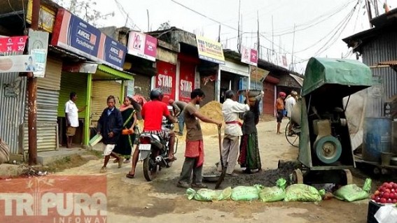 Party office construction work blocked the main road at Kalyanpur 