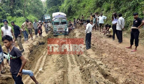NH-44 road problems remain unsolved in Tripura, people continue to suffer under the so called 'Golden era' of CM Manik Sarkar NH-44 road problems remain unsolved in Tripura, people continue to suffer under the so called 'Golden era' of CM Manik Sarkar