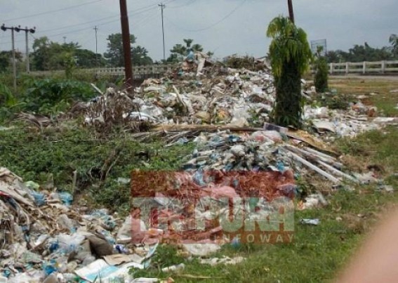 Garbage piles up on city roads Garbage piles up on city roads