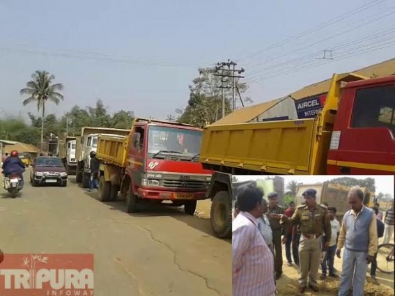 Traders of Chandrapur Colony staged road blockade 