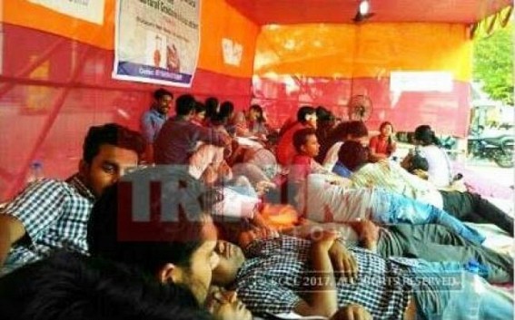Hunger Strike ends on Day-5 : Governor meets the youths Hunger Strike ends on Day-5 : Governor meets the youths