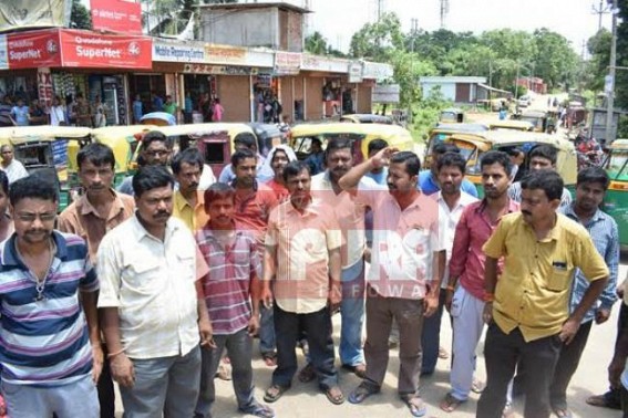 Bamutia local auto drivers block road Bamutia local auto drivers block road
