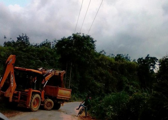Agency busy to clean the dilapidated Kamalpur-Kumarghat road, causing much public suffering