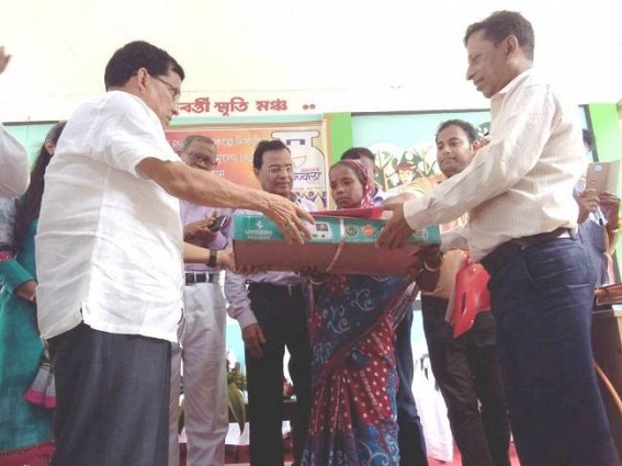 LPG connection to BPL families distributed LPG connection to BPL families distributed