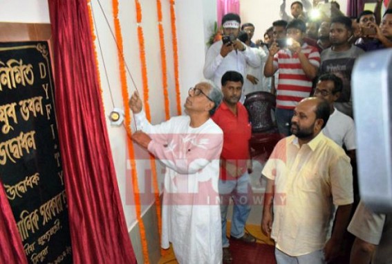 Manik Sarkar inaugurates huge building for CPI-M Youths Manik Sarkar inaugurates huge building for CPI-M Youths