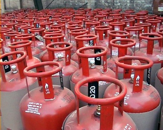 Subsidised LPG Hiked by Rs 7 Per Cylinder, Jet Fuel by 4% Subsidised LPG Hiked by Rs 7 Per Cylinder, Jet Fuel by 4%