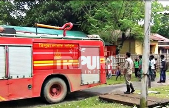 Thieves set fire in Govt quarter after robbery Thieves set fire in Govt quarter after robbery