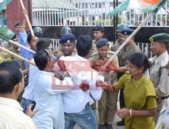 Women Police force deployed to control 20 member led Congress rally 