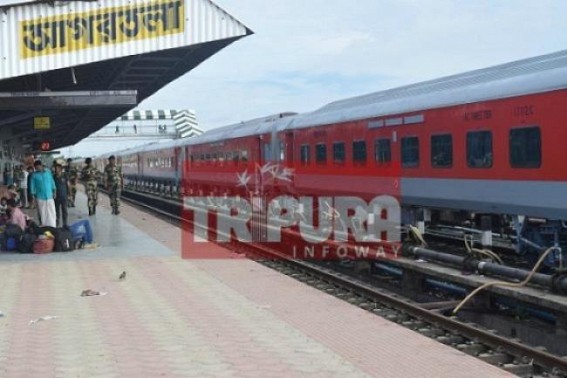 Rail Ministry ignores scumbag Manik Sarkar on the inauguration of prestigious Rajdhani Express ; Manik's political speech on 31st July 2016 angered Rail Ministry Rail Ministry ignores scumbag Manik Sarkar on the inauguration of prestigious Rajdhani Express ; Manik's political speech on 31st July 2016 angered Rail Ministry