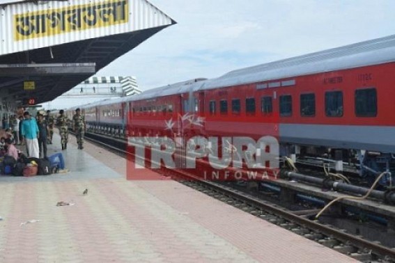 Rail Ministry ignores scumbag Manik Sarkar on the inauguration of prestigious Rajdhani Express ; Manik's political speech on 31st July 2016 angered Rail Ministry