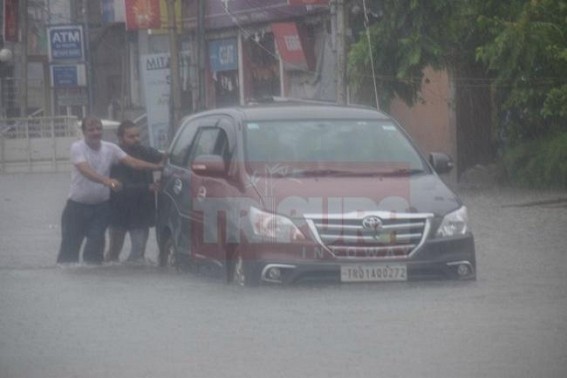 'Tripura Govt should announce 'Rain-Leave' for Agartala Employees : Public