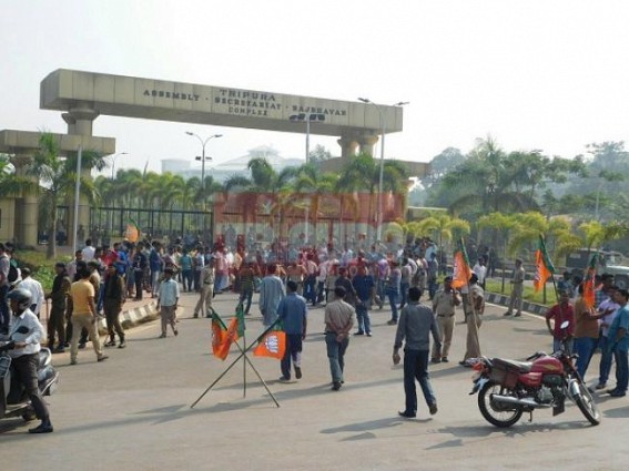 BJPâ€™s Blockade at Secretariatâ€™s main entrance continued for 3 hrs