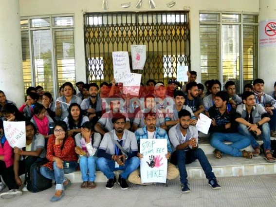Art College Students protest against exam-fee hikes