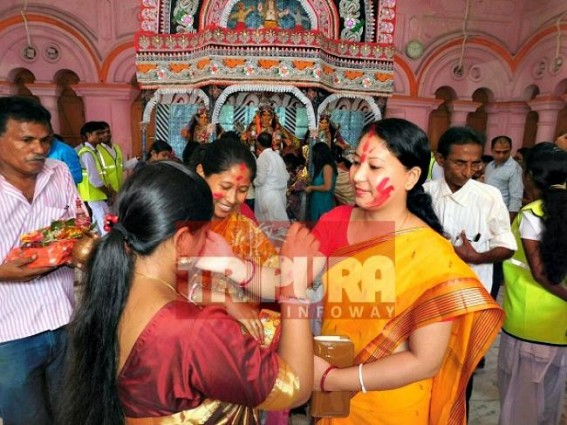 Married Hindu women performs Sindoor Khela on Vijaya Dashami Married Hindu women performs Sindoor Khela on Vijaya Dashami