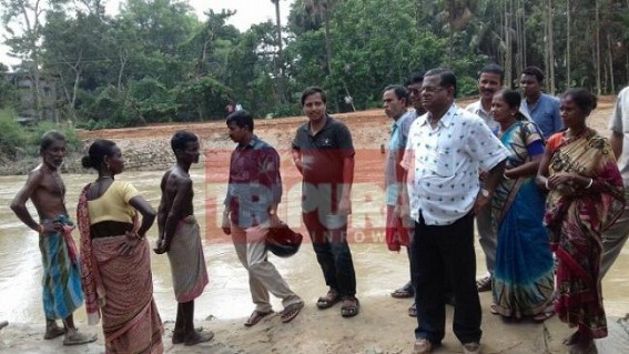 Howrah River Bank erosion drowns 4 houses on Tuesday : Flood affected 20,000 people, 30 refugee camps opened, Local MLA visits : CPI-M Govt apathy, mass relief fund lootings continue Howrah River Bank erosion drowns 4 houses on Tuesday : Flood affected 20,000 people, 30 refugee camps opened, Local MLA visits : CPI-M Govt apathy, mass relief fund lootings continue