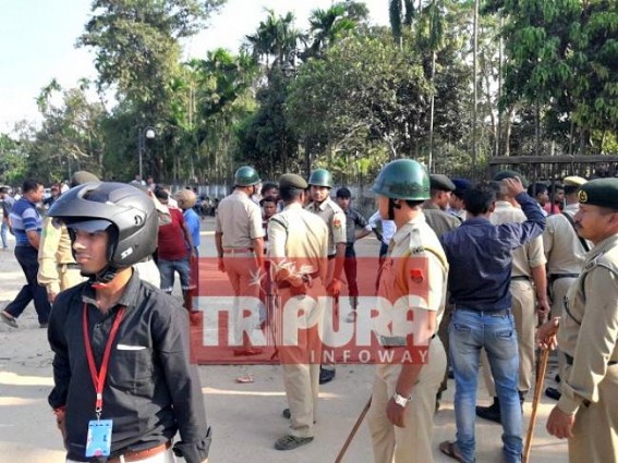 CPI-M / BJP clash : 22 injured including 2 women, 1 journalist : Tear gas, lathi charge to control the situation CPI-M / BJP clash : 22 injured including 2 women, 1 journalist : Tear gas, lathi charge to control the situation