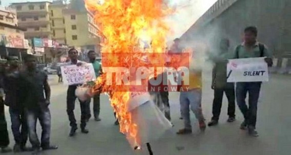 Assam journalists burnt Manik Sarkar’s effigy Assam journalists burnt Manik Sarkar’s effigy