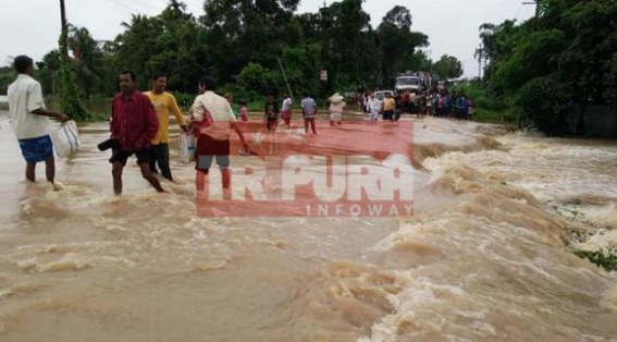 Rain disrupts transport-movement on National Highway : Vehicles stranding
