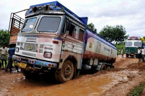Monsoon paralyzes NH-44 in Tripura, immovable transport creates massive traffic jam