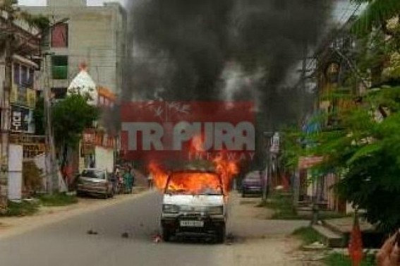 Fire blasts inside CNG vehicle, erupted chaos Fire blasts inside CNG vehicle, erupted chaos